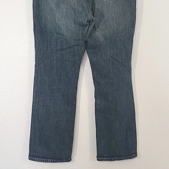 CALVIN KLEIN Women's Light Wash Bootcut Jeans, size 16 (run small) - Picture 7 of 10